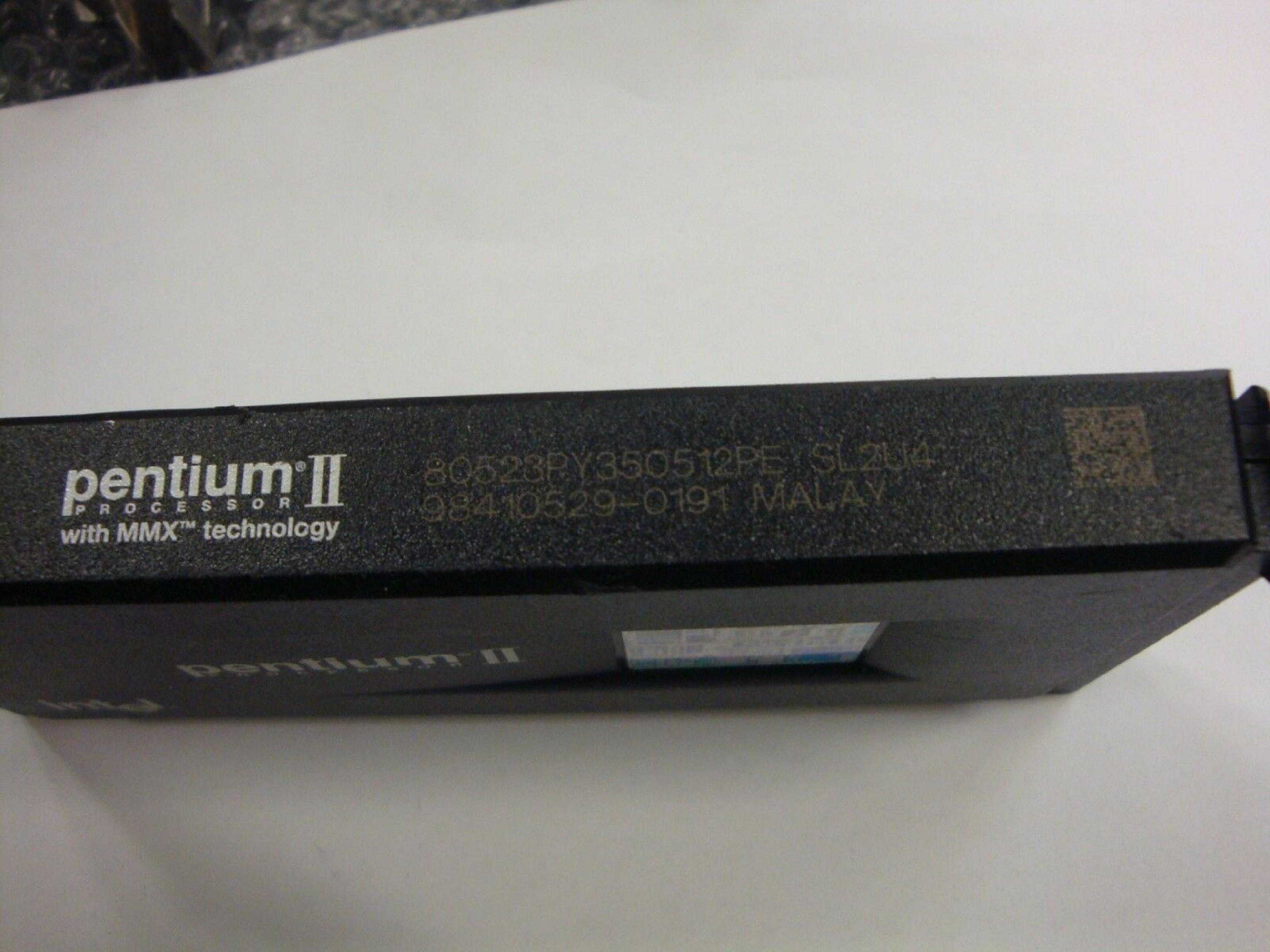 INTEL 80523PY350512PE 350 P II 350MHZ CPU SLOT 1 SL2ZQ 2503114 Intel Pentium Slot / SC242 MHz 512 KB unified cache