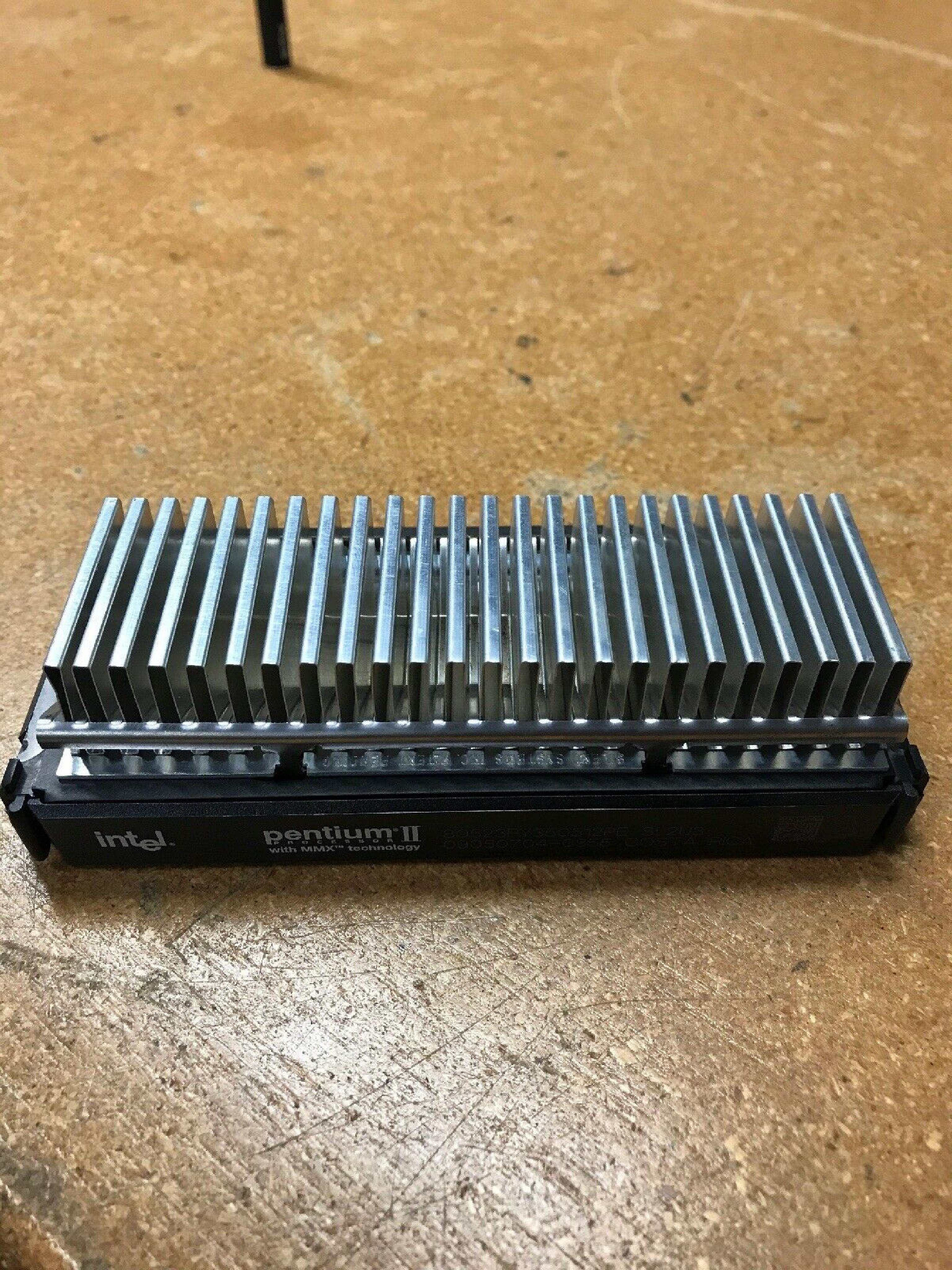 INTEL 80523PY350512PE 350 P II 350MHZ CPU SLOT 1 SL2ZQ 2503114 Intel Pentium Slot / SC242 MHz 512 KB unified cache