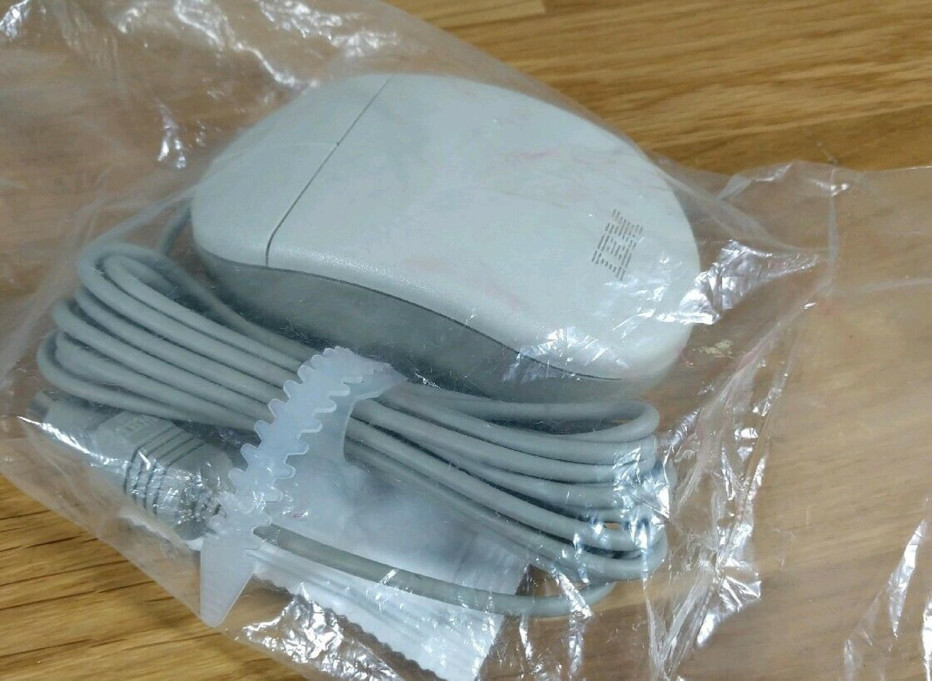 IBM 33G5430 2 BUTTON MOUSE, PS/2 ERGONOMIC, WHITE