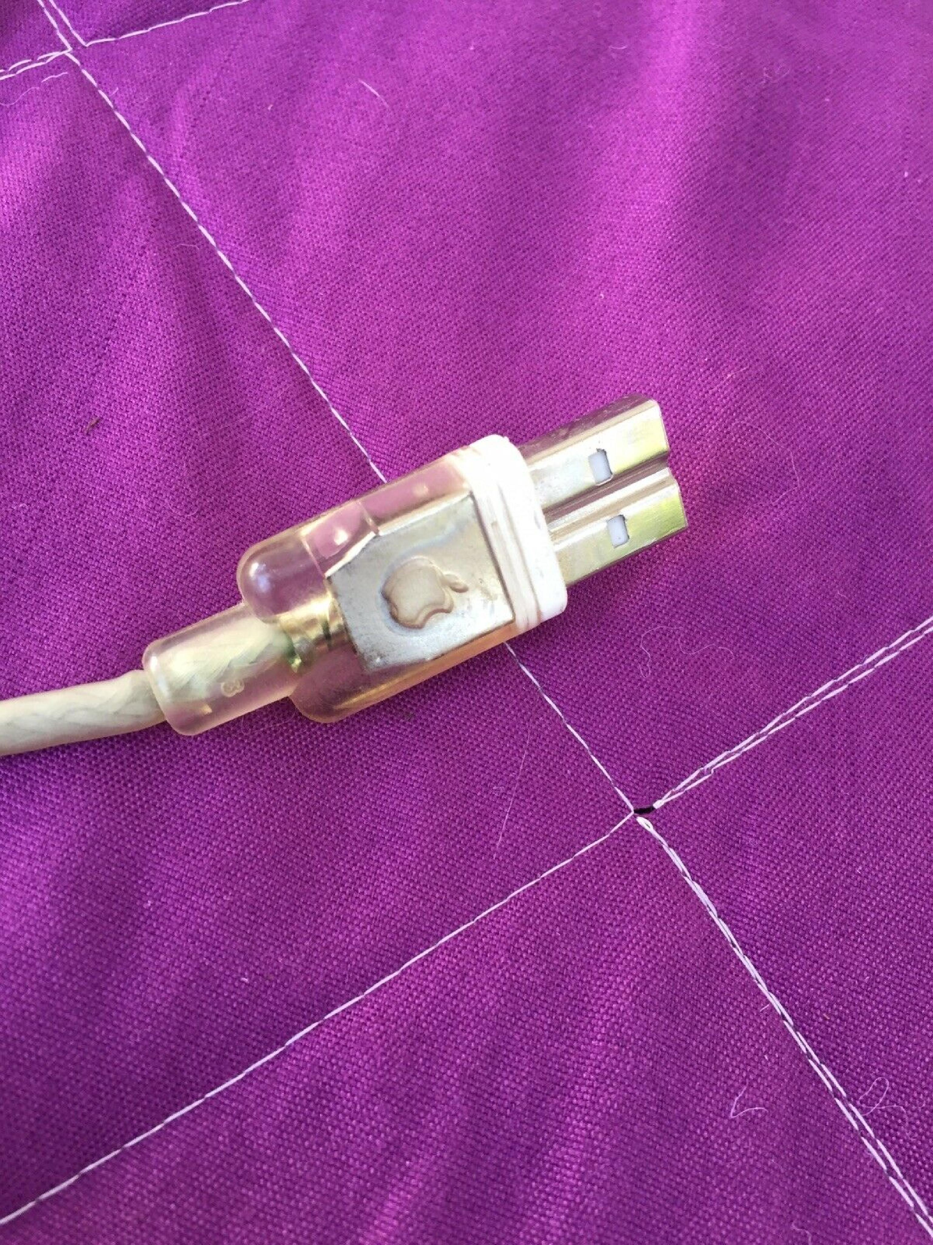 APPLE M7803 IMAC PRO KEYBOARD - PLASTIC CASE WHITE BLACK