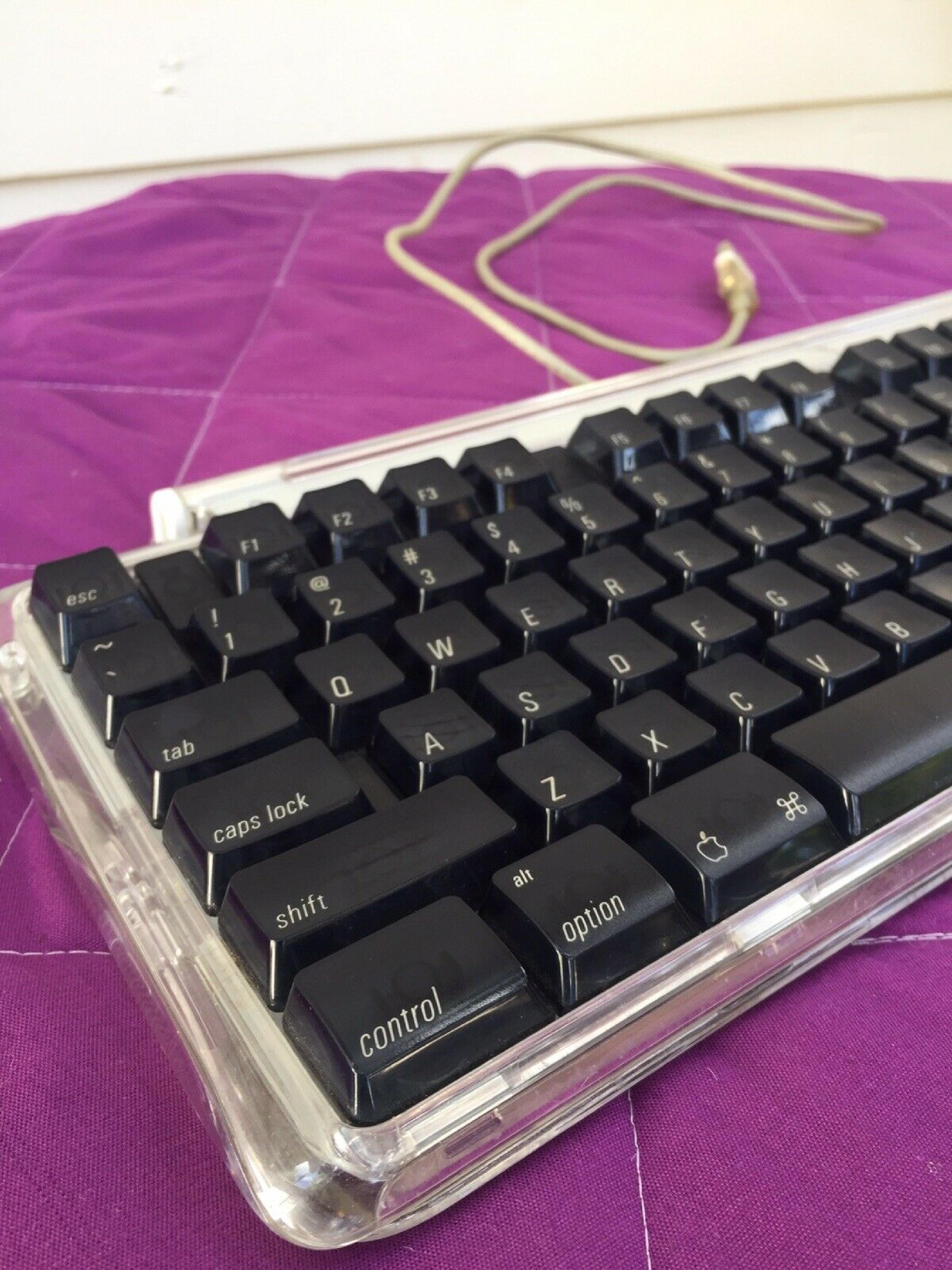 APPLE M7803 IMAC PRO KEYBOARD - PLASTIC CASE WHITE BLACK