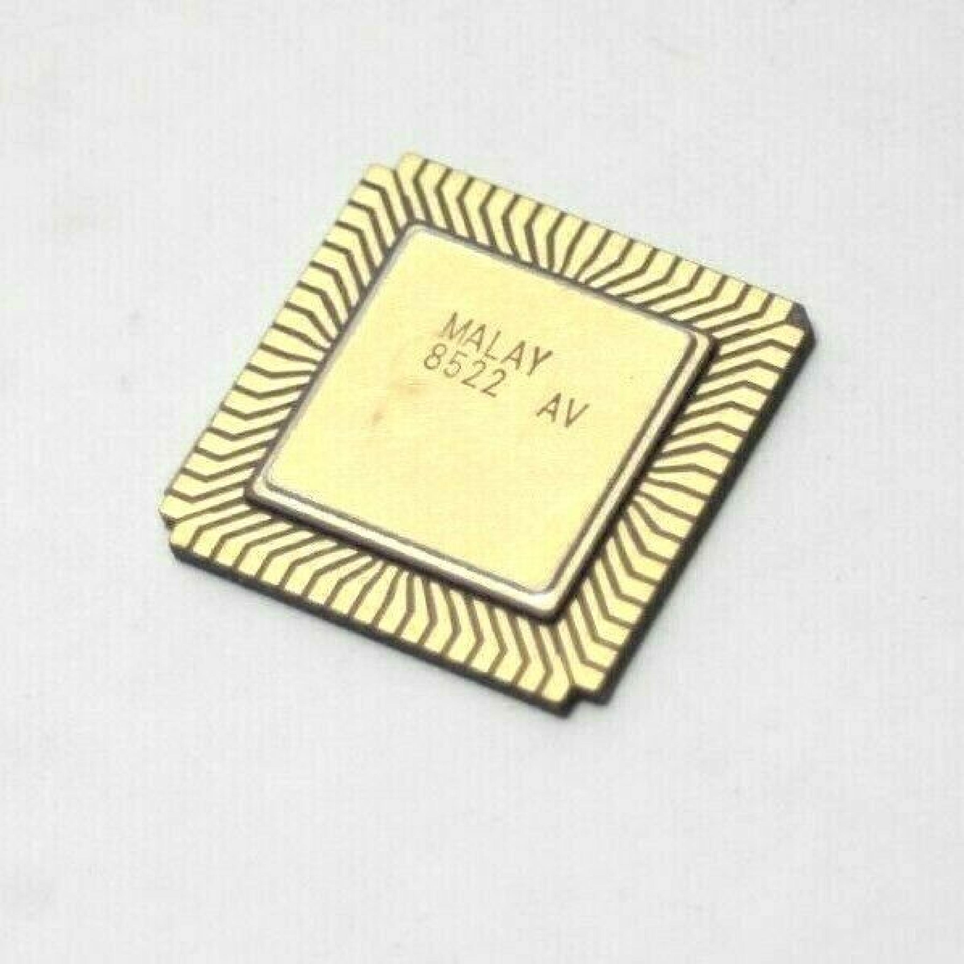 INTEL R80186 10MHZ GOLD CERAMIC LCC PROCESSOR CHIP I186