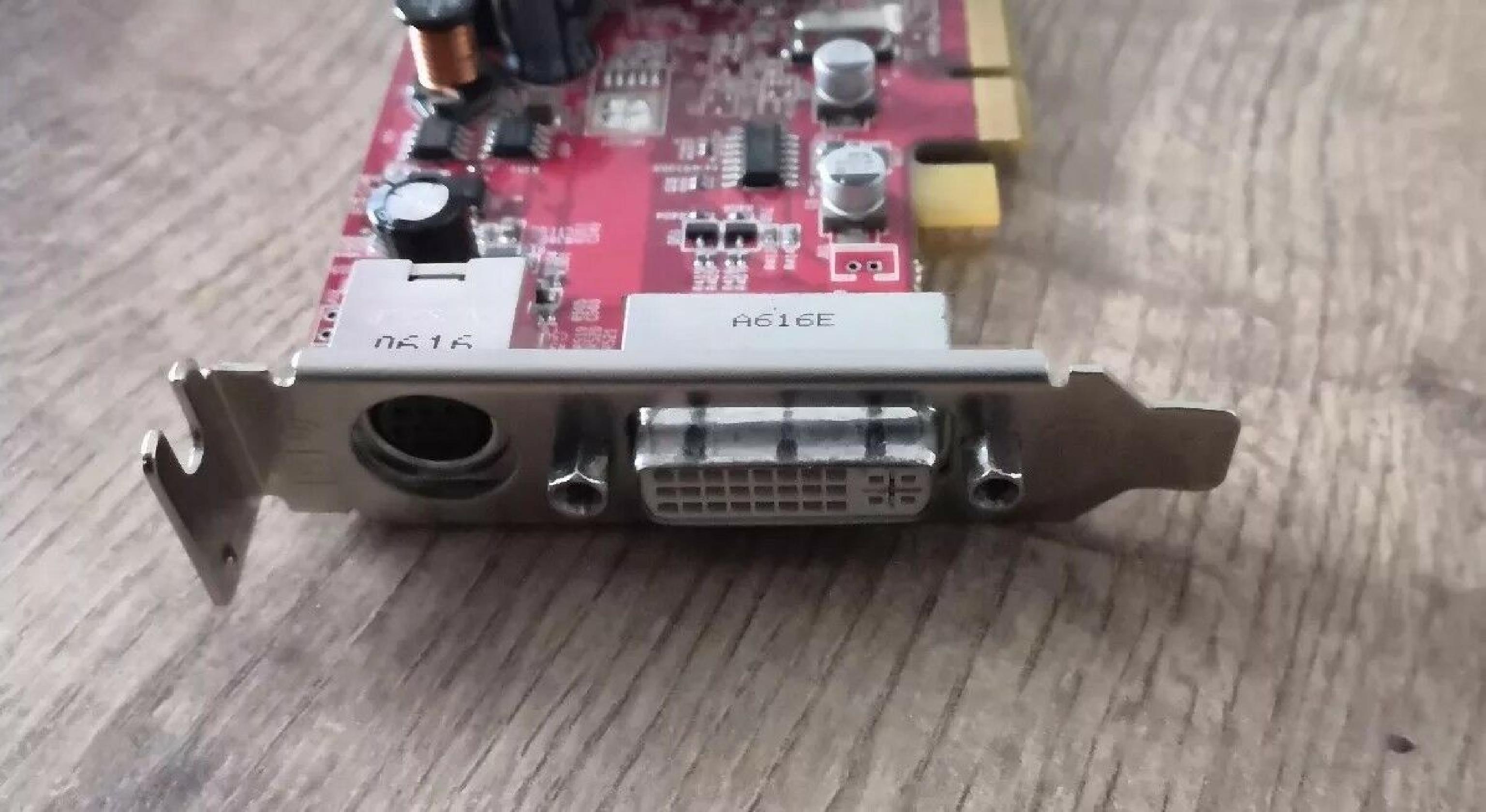 ATI 102A2605502 RADEON X600 128MB PCI EXPRESS VIDEO CARD S-VID DVI